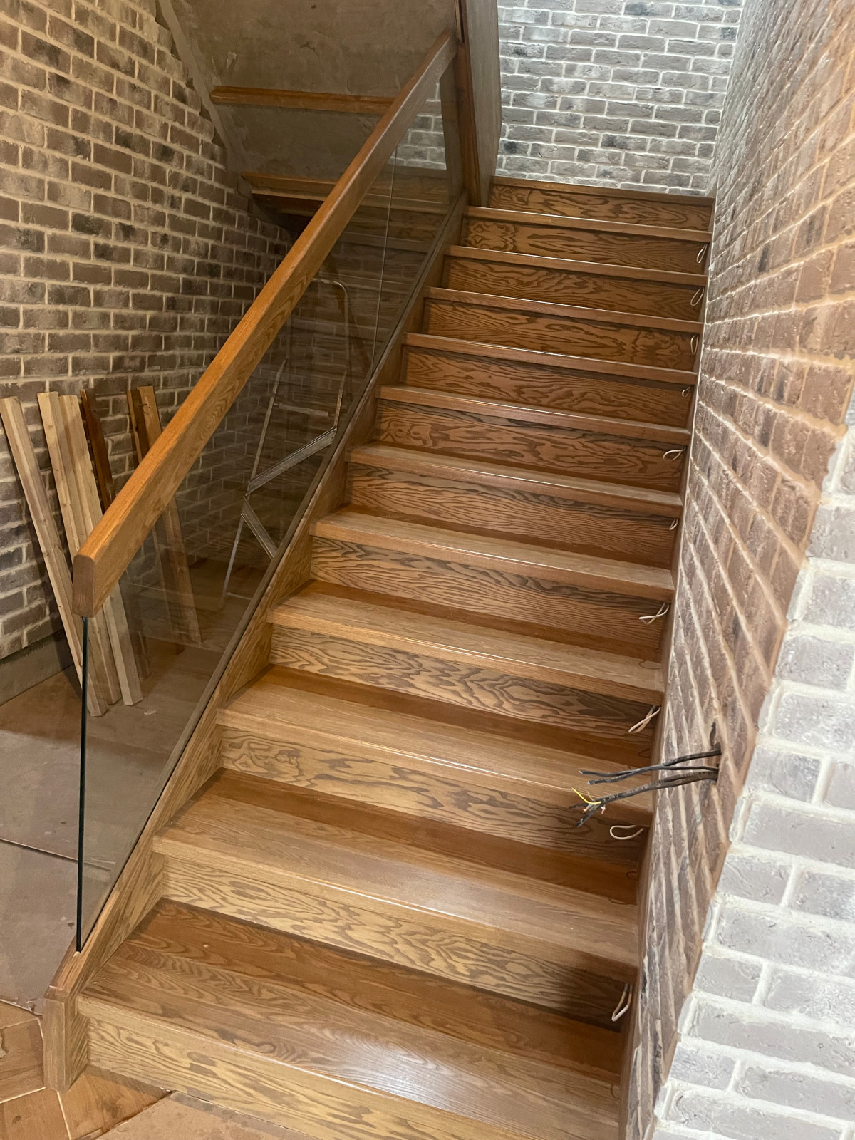 Обложка проекта: Лестница со стклом