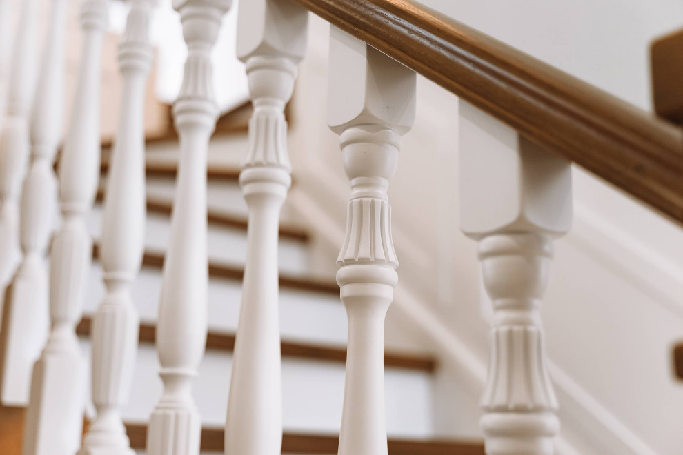 Обложка проекта: Проект 7 - Парадная дубовая лестница на второй этаж загородного дома