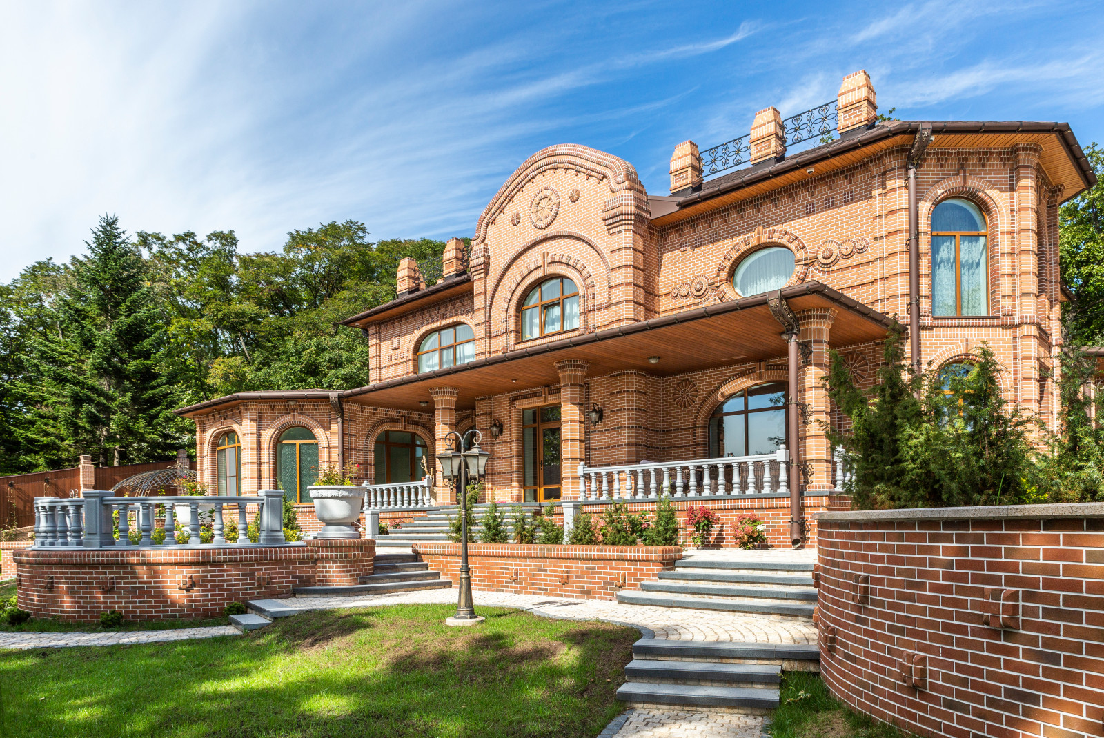 Загородный дом (усадьба) из кирпича