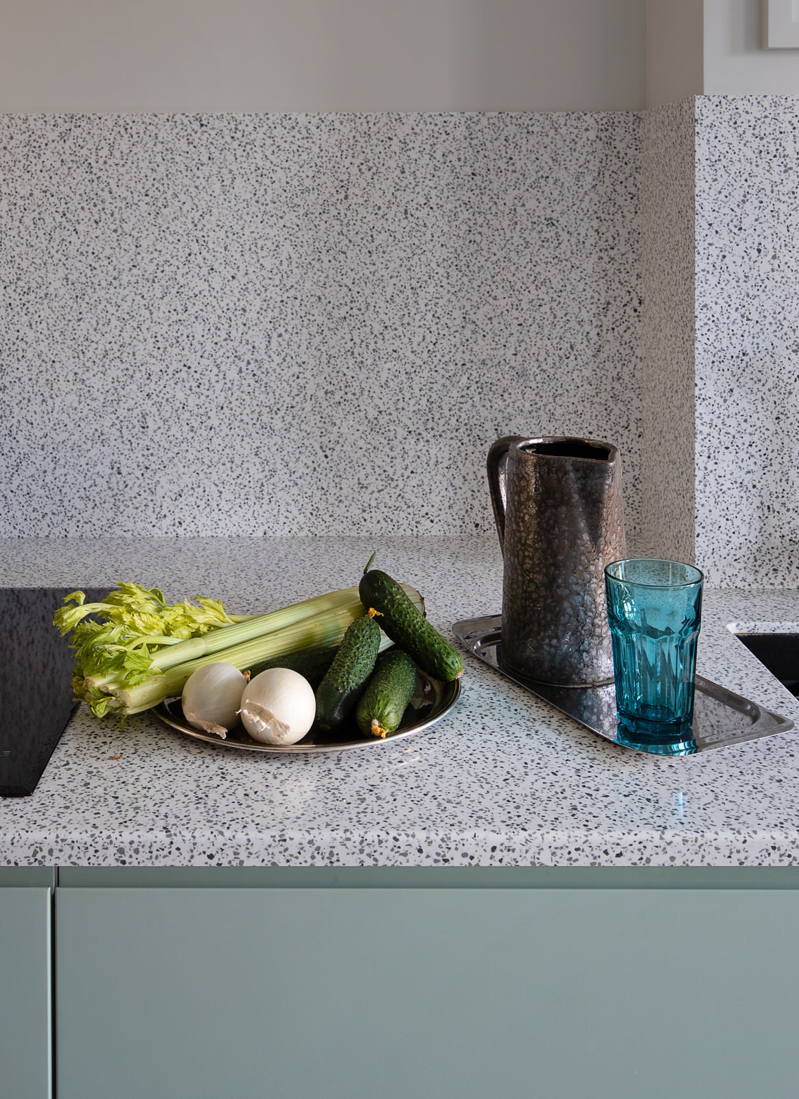 Обложка проекта: Реализация проекта. Кухня-гостиная в трехкомнатной квартире.