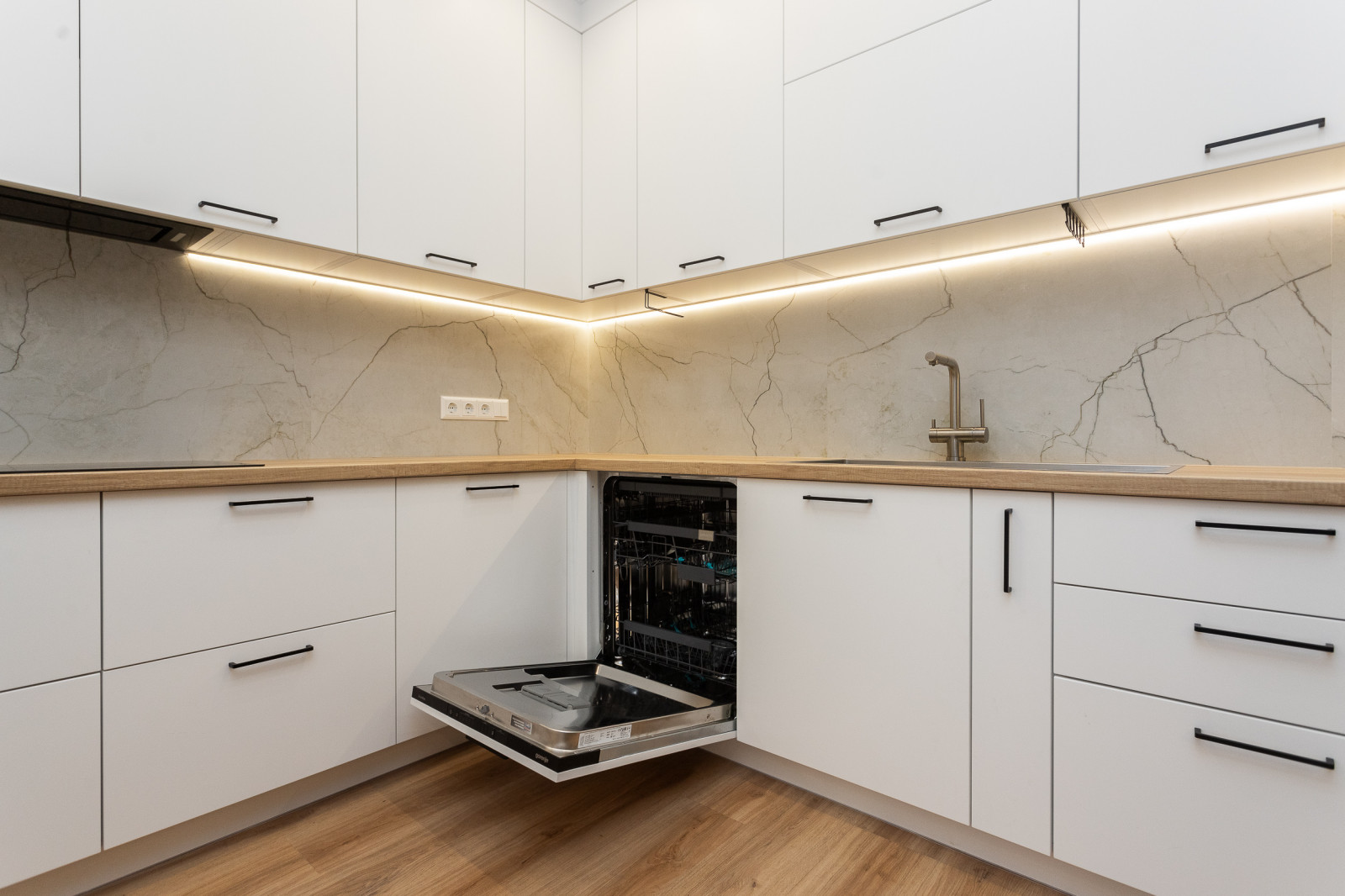 Кухня в современном стиле по ул. Крымский проезд