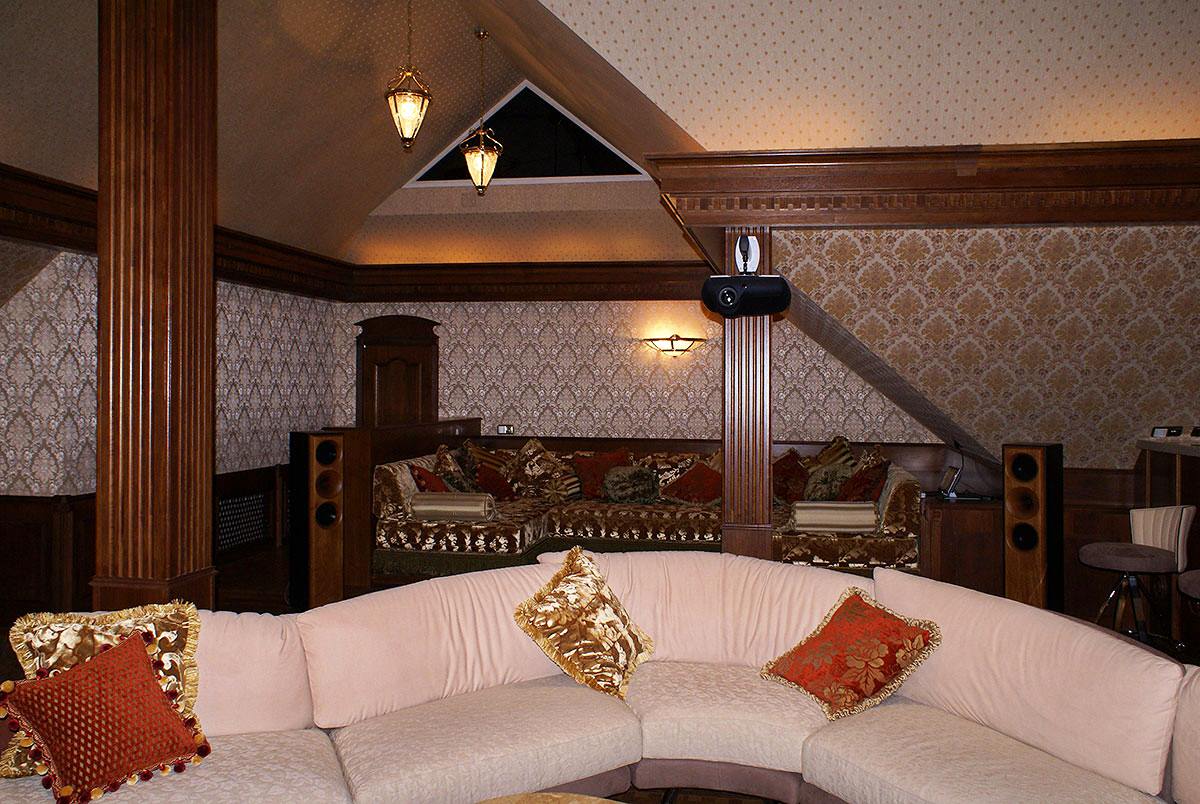 Домашний кинотеатр на мансарде