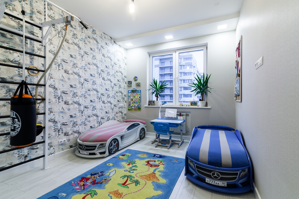 Просторная трехкомнатная квартира с приятным разноуровневым освещением в минимал