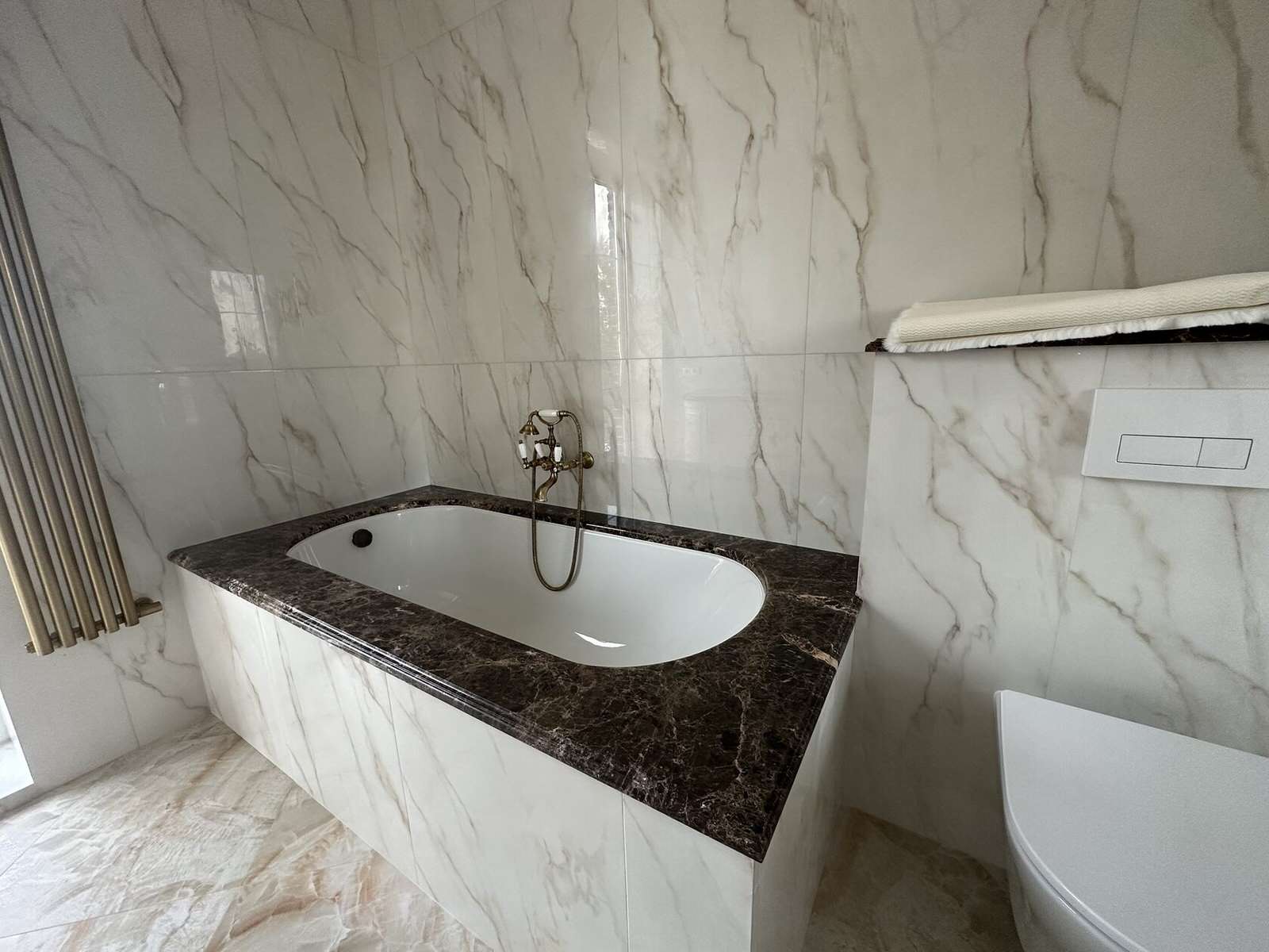 Обложка проекта: Обвод ванной комнаты из мрамора