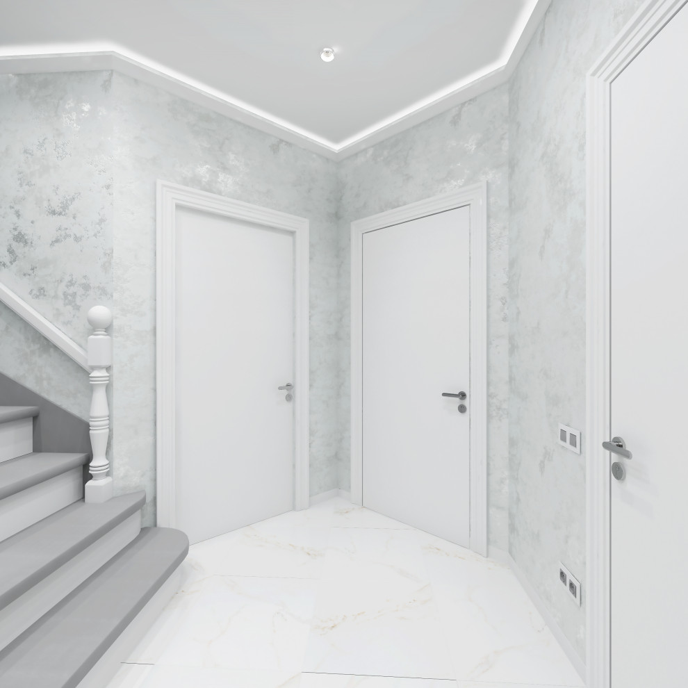 Прихожая с лестницей