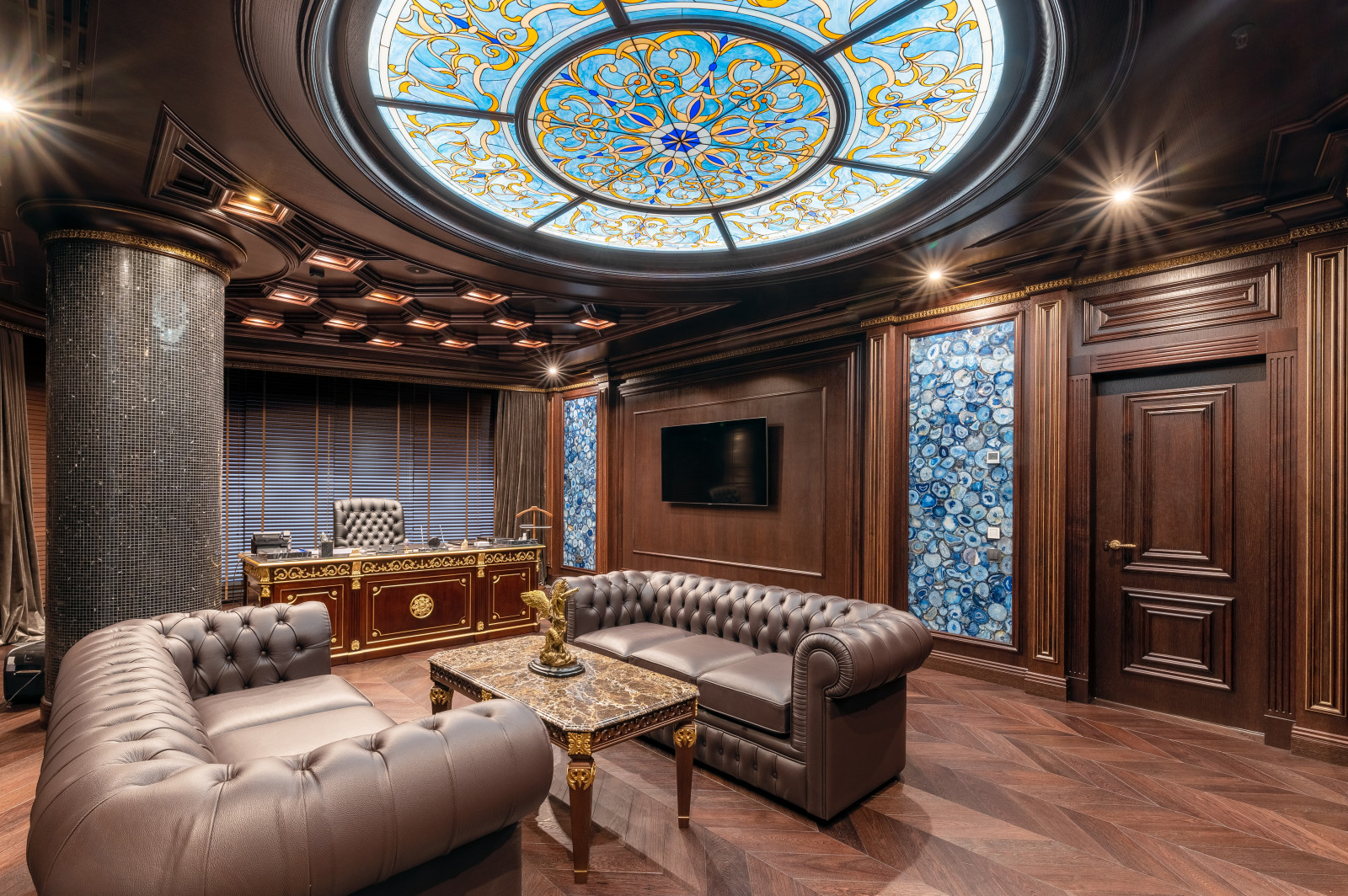 Обложка проекта: Домашний кабинет в темном дереве