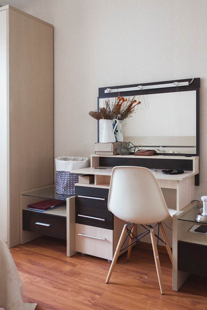 В гостях: Коллекция фонарей, винтажное бюро и петербургская эклектика