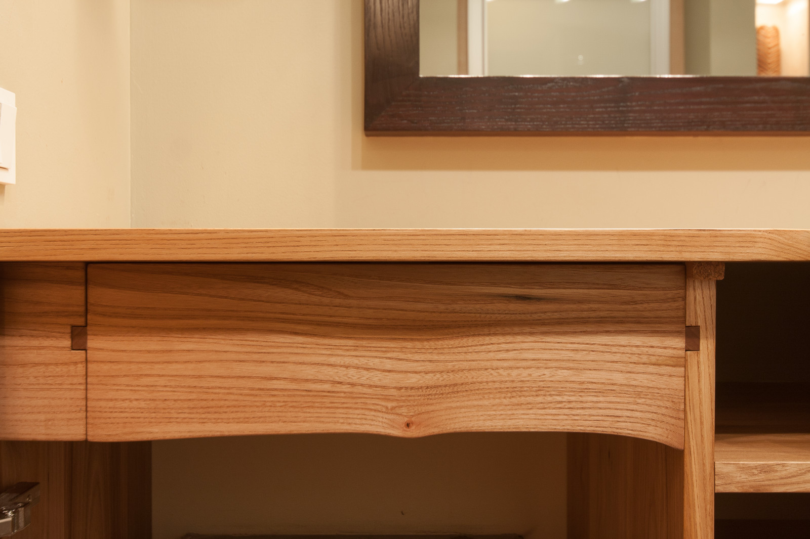 Тумба из массива карагача