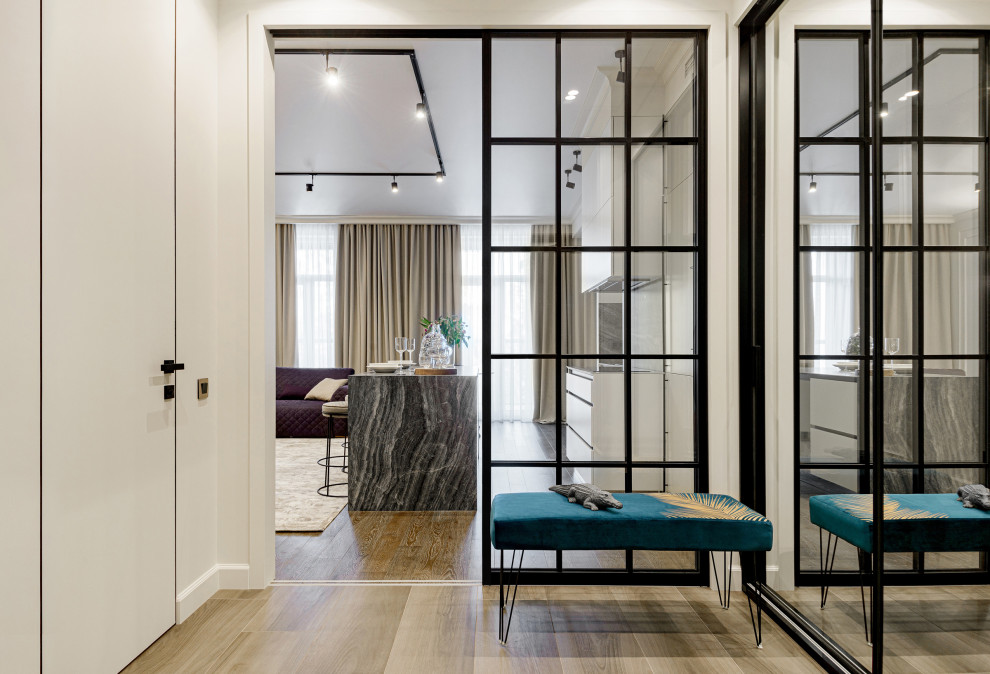 Прихожая. Двухкомнатная квартира 89 м.кв г.Новосибирск