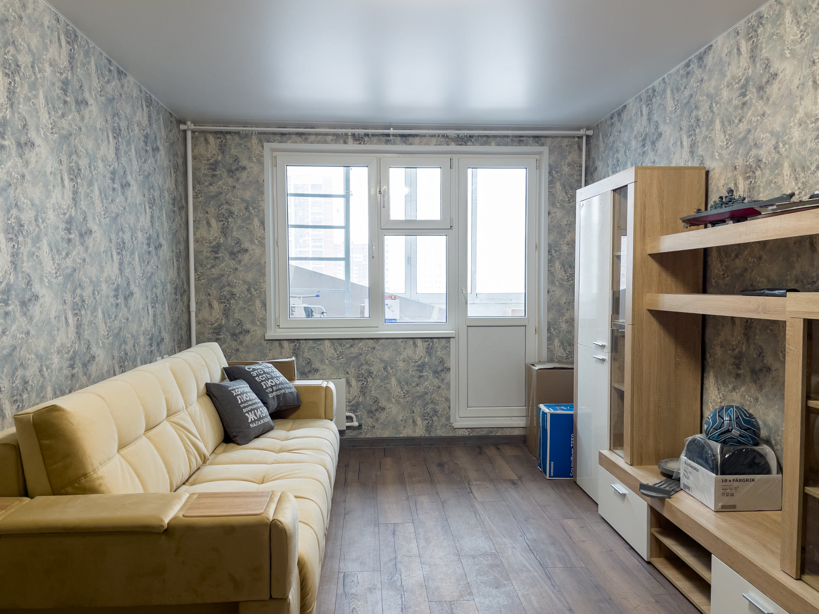 Однокомнатная квартира с контрастной отделкой санузла