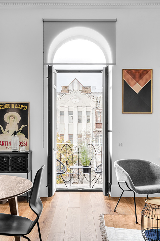 Houzz Украина: Черно-белый интерьер с арочными окнами