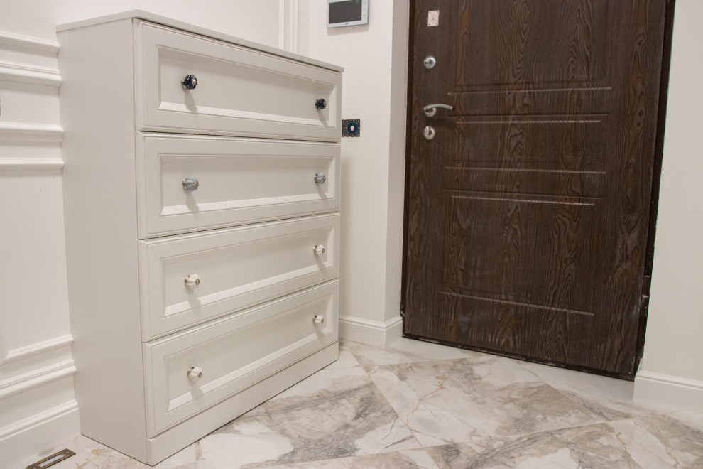 Прихожая в современной классике