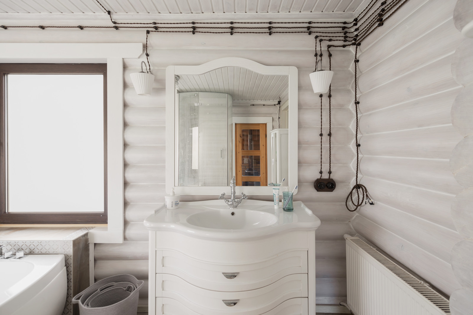 Интерьер в бревенчатом доме в Эсто-Садок