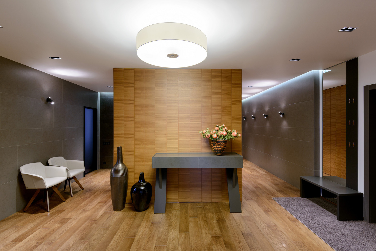 Обложка проекта: Массивная доска "BEARMADE" в брутальной квартире по проекту Риты Лессинг