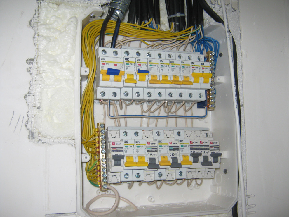 Коттедж. Электромонтажные работы