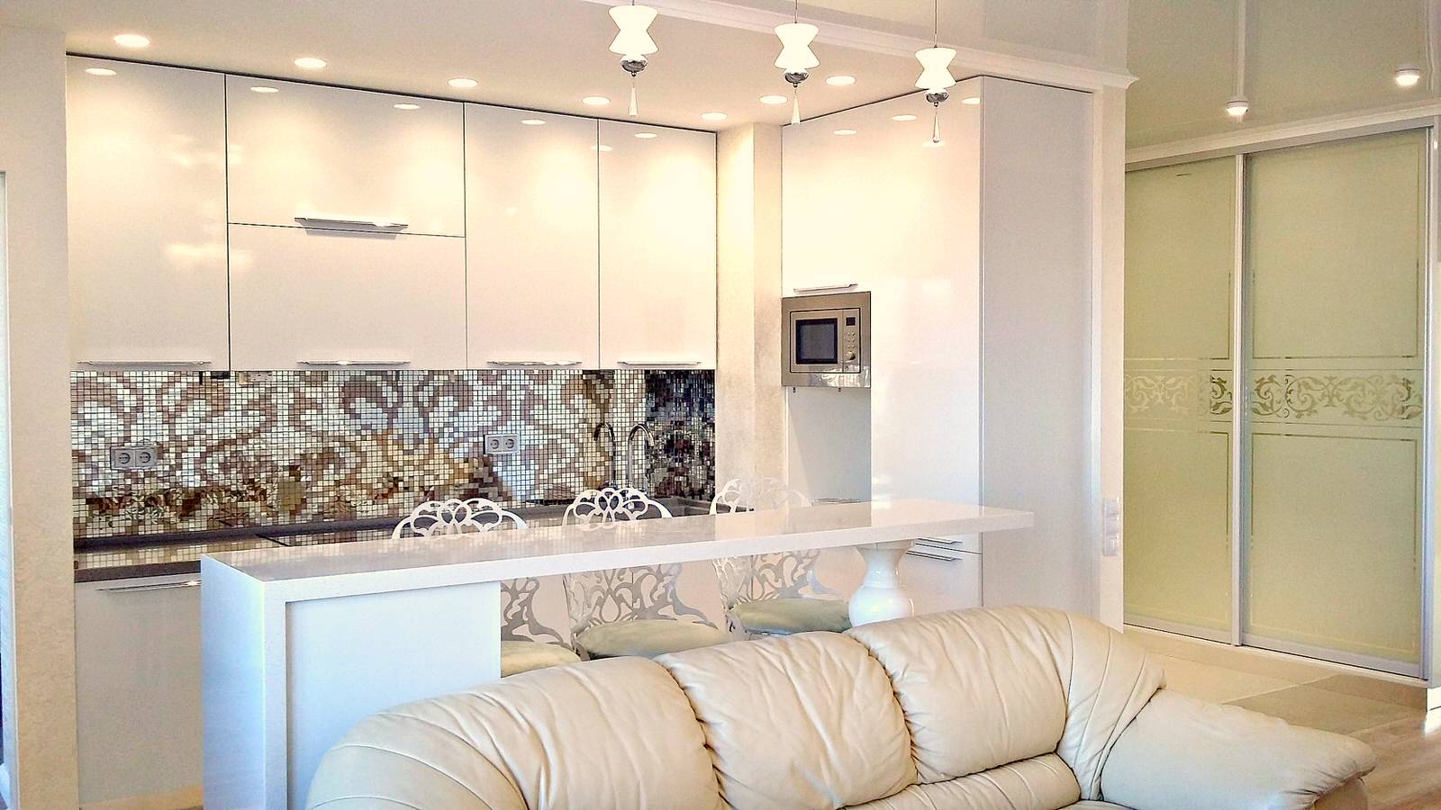 "Гламурные нотки" 3-комнатная квартира-студия