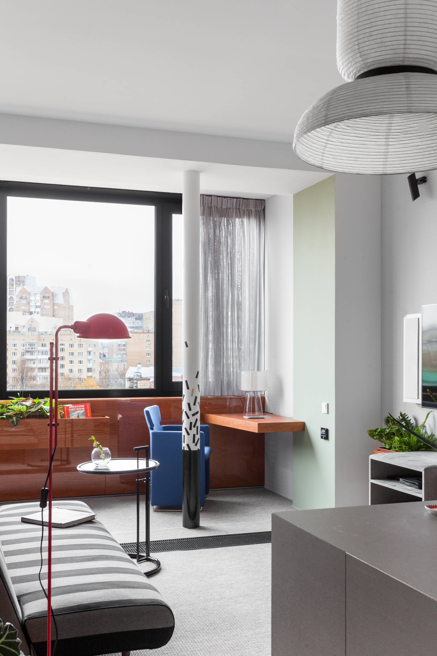 Houzz тур: Квартира в духе 1970-х — с розовым туфом и винтажем