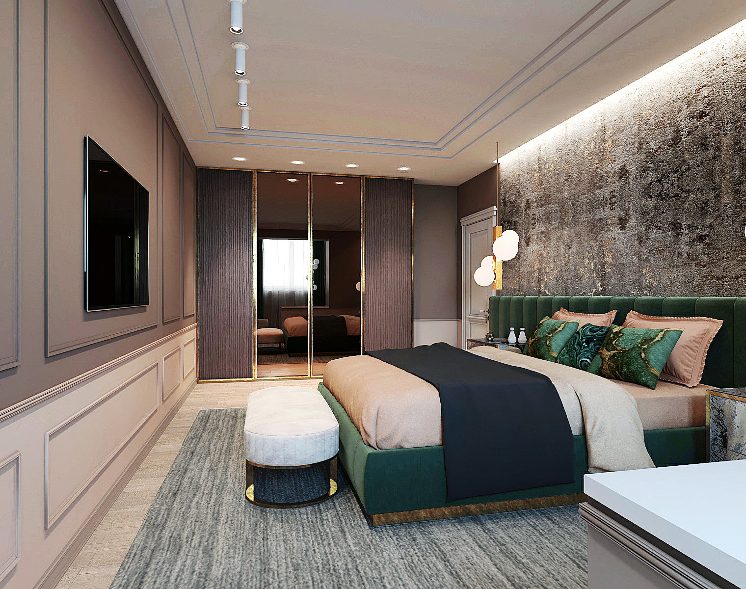 Глубокая зелень и жухлые розы