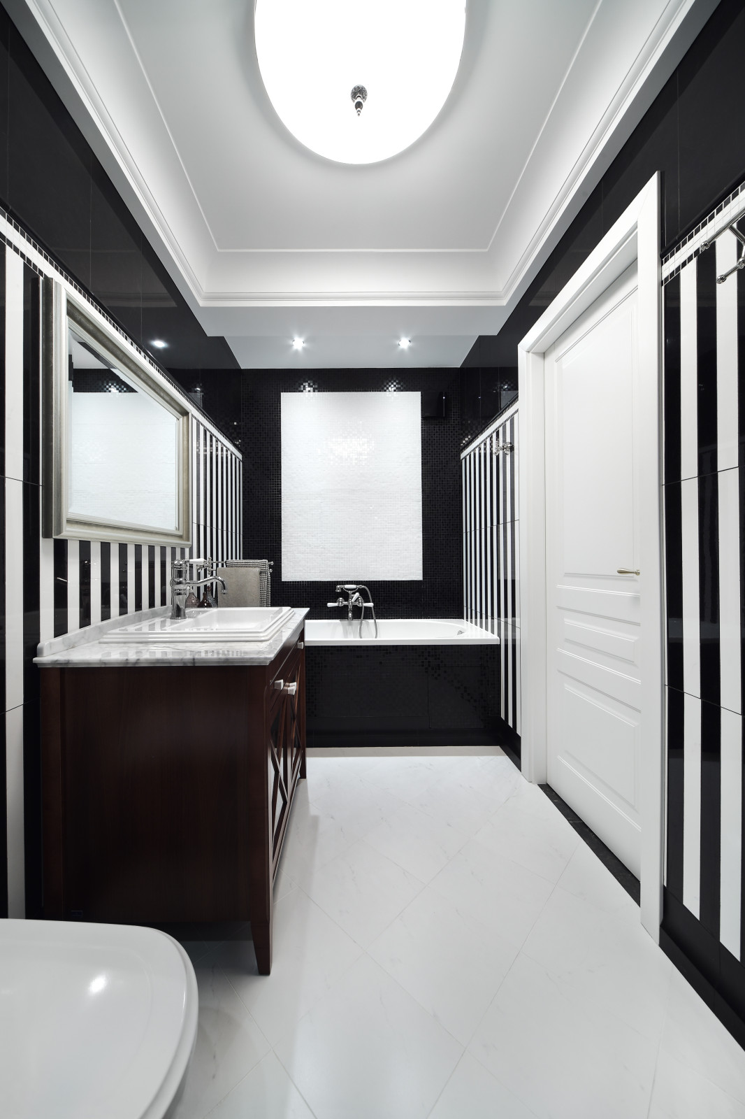 Черно-белая ванная комната
