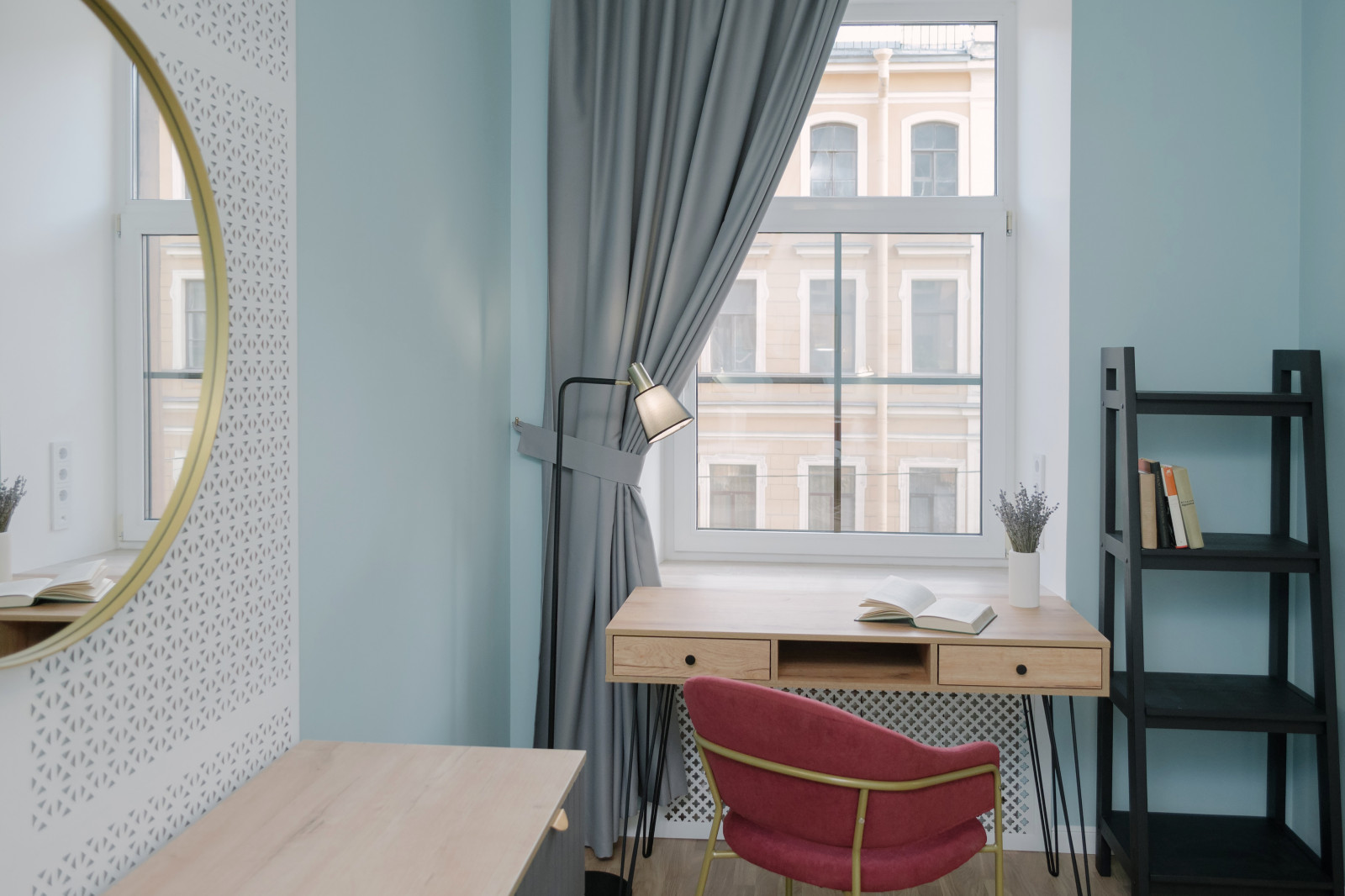 Реализация проекта в старом фонде СПб, квартира с камином.