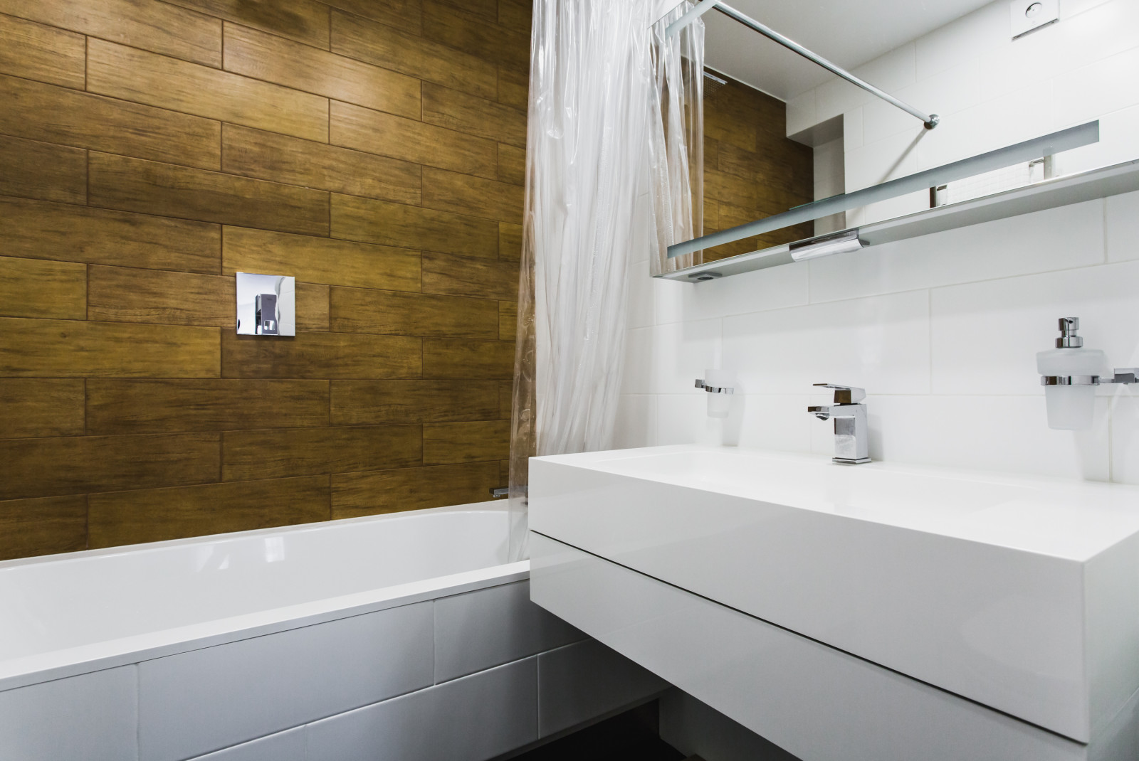 В гостях: Натуральное дерево, свет и минимализм для счастливой семьи