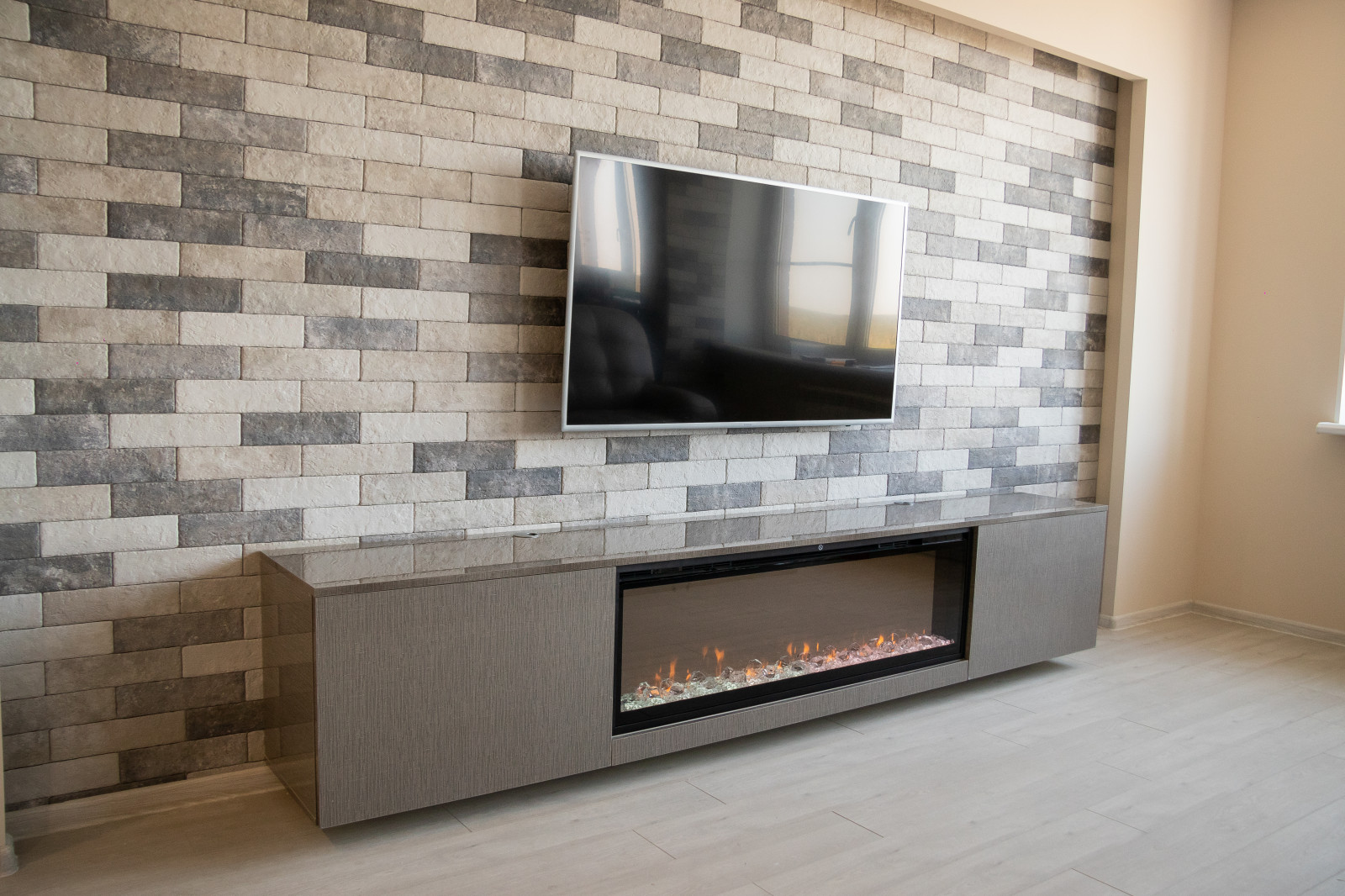 Тумба под ТВ со встроенным камином