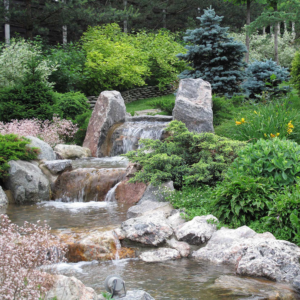 Сад с ручьем В Новогорске 2009 г