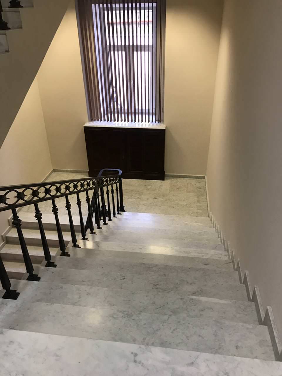 Лестницы из белого мрамора Коелга