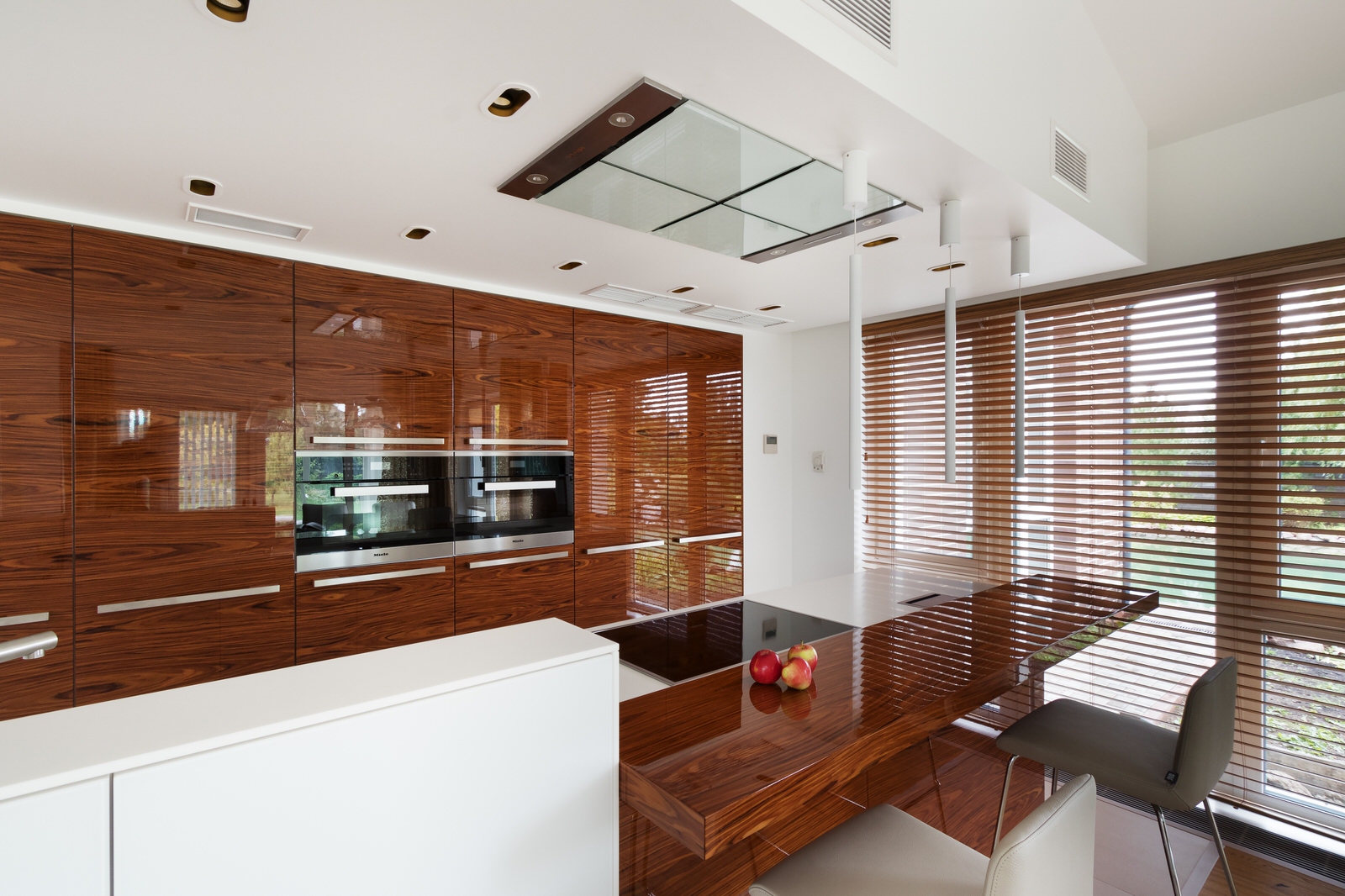 Дом у озера