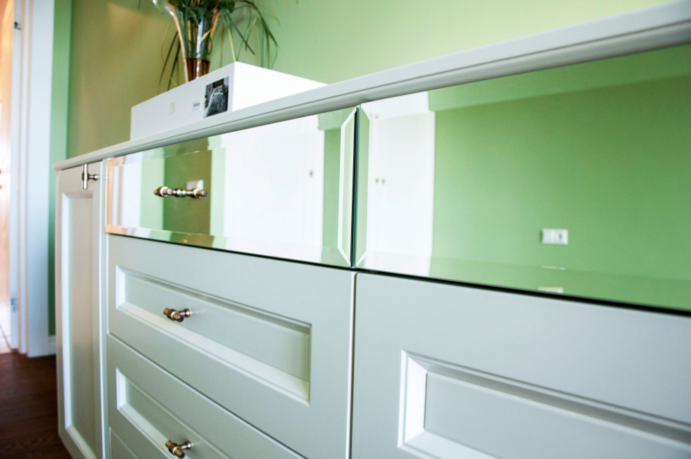 Комод. Фрагмент