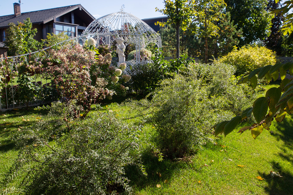 Сад на Пятницком шоссе.  Дизайнер Лариса Юрова