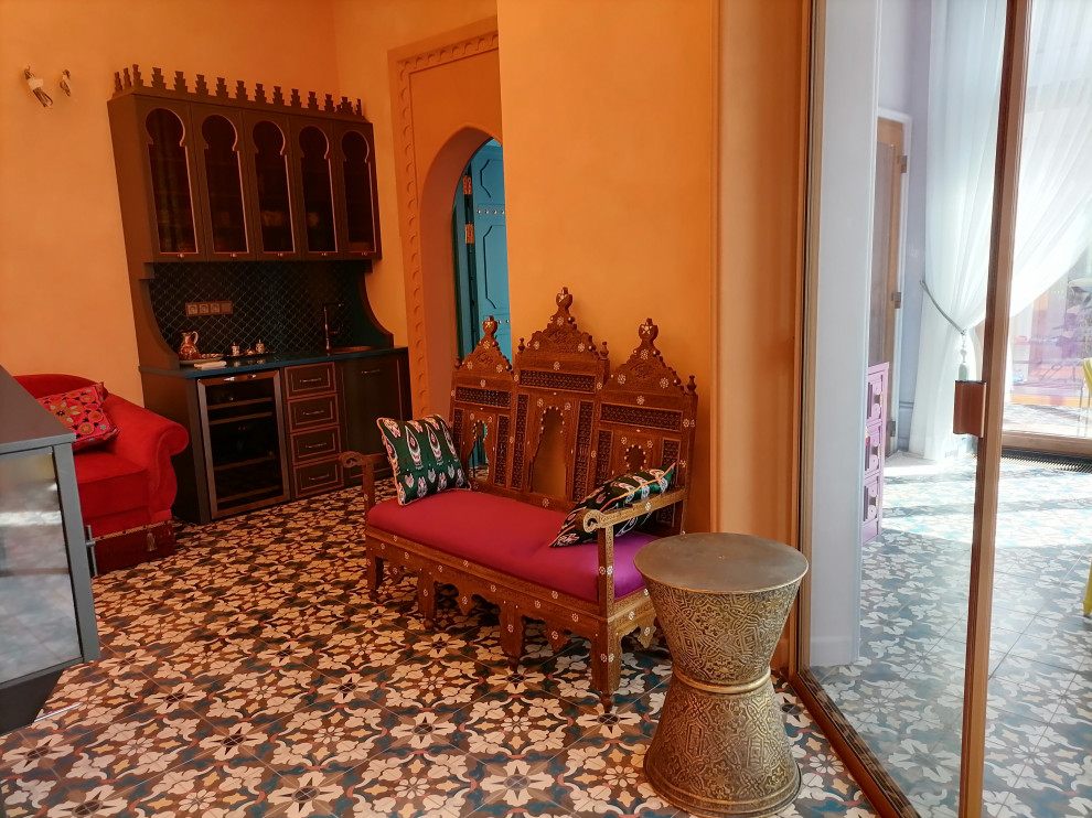 Интерьер дома в восточном стиле с бассейном и хаммамом