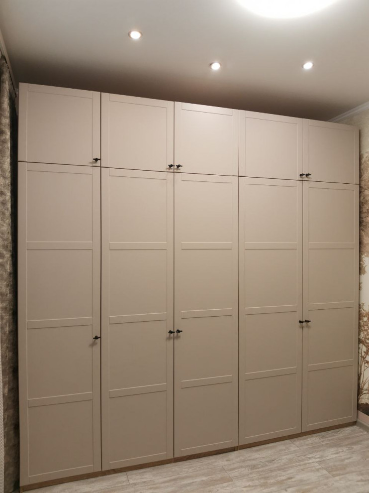 Распашные шкафы