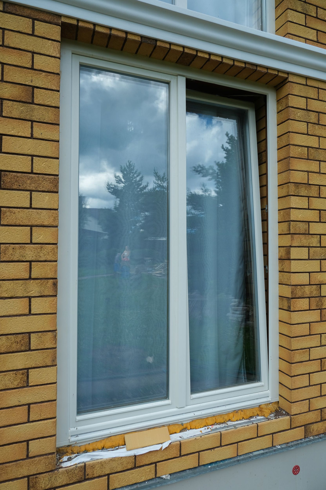 Деревянные современные окна для загородных домов