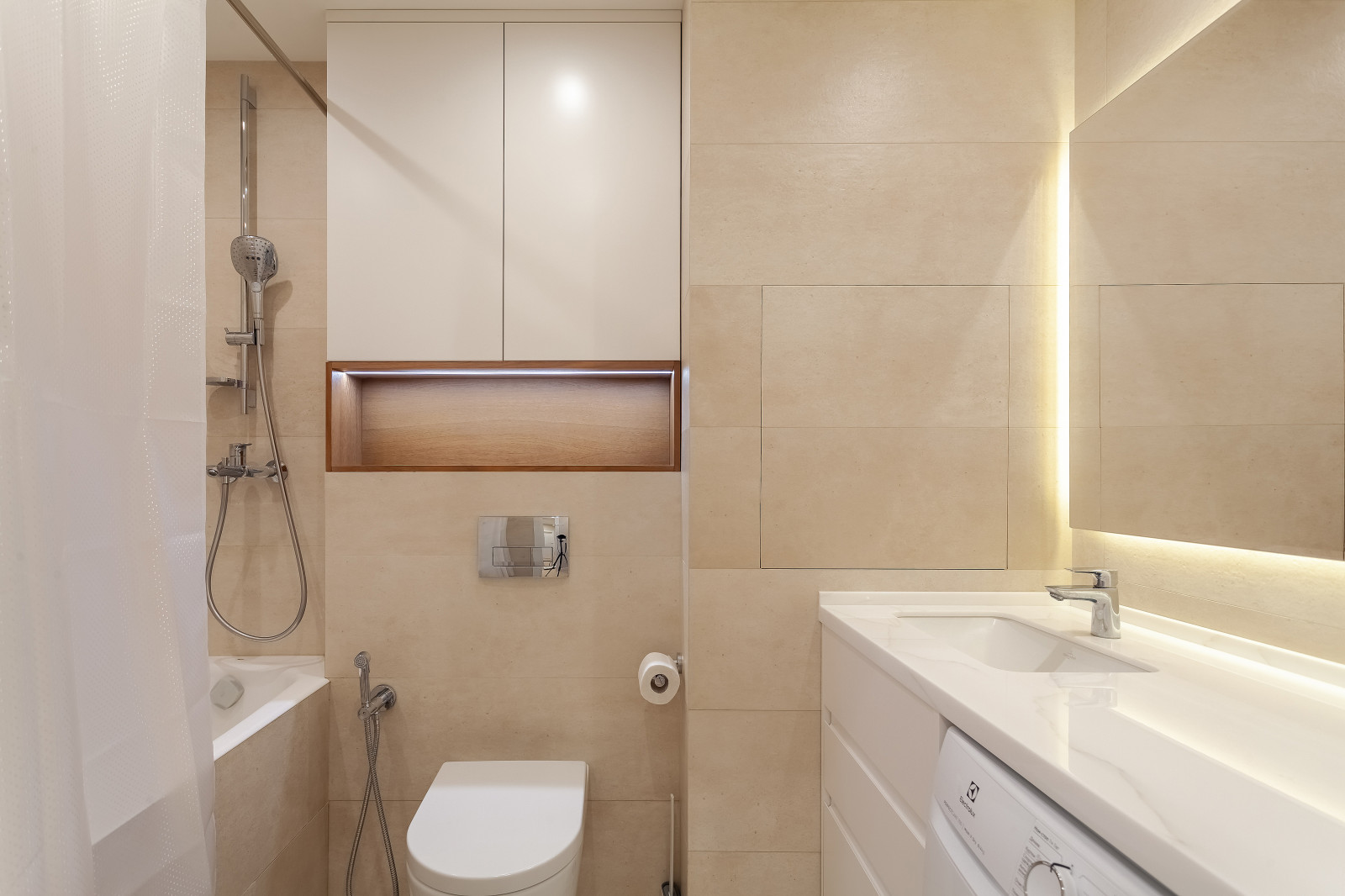 Шкаф над инсталляцией с подсветкой