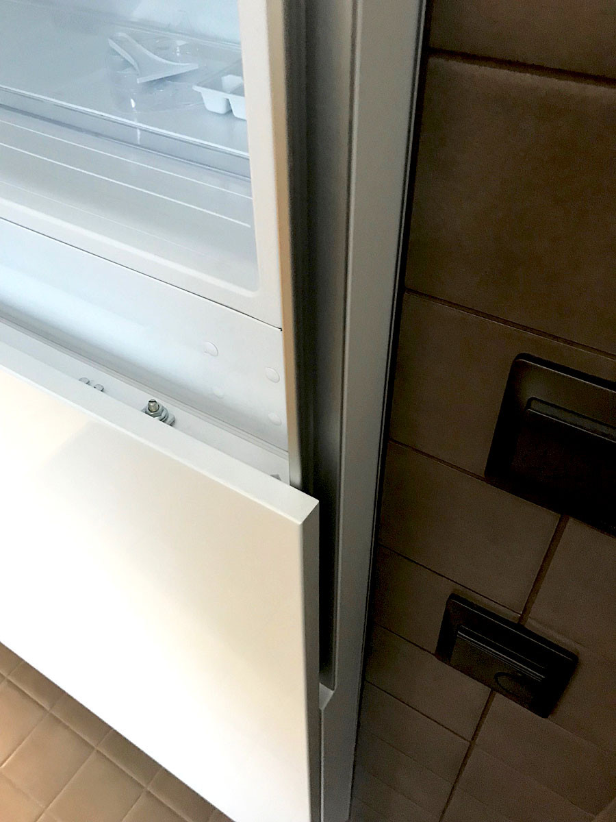 Современная кухня в квартире студии