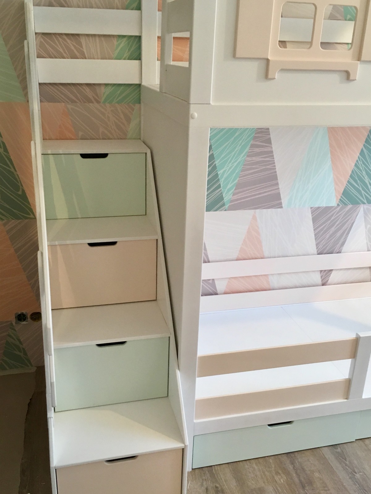 Детская кроватка