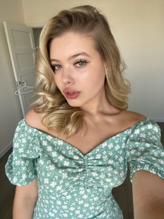 Алина Попова