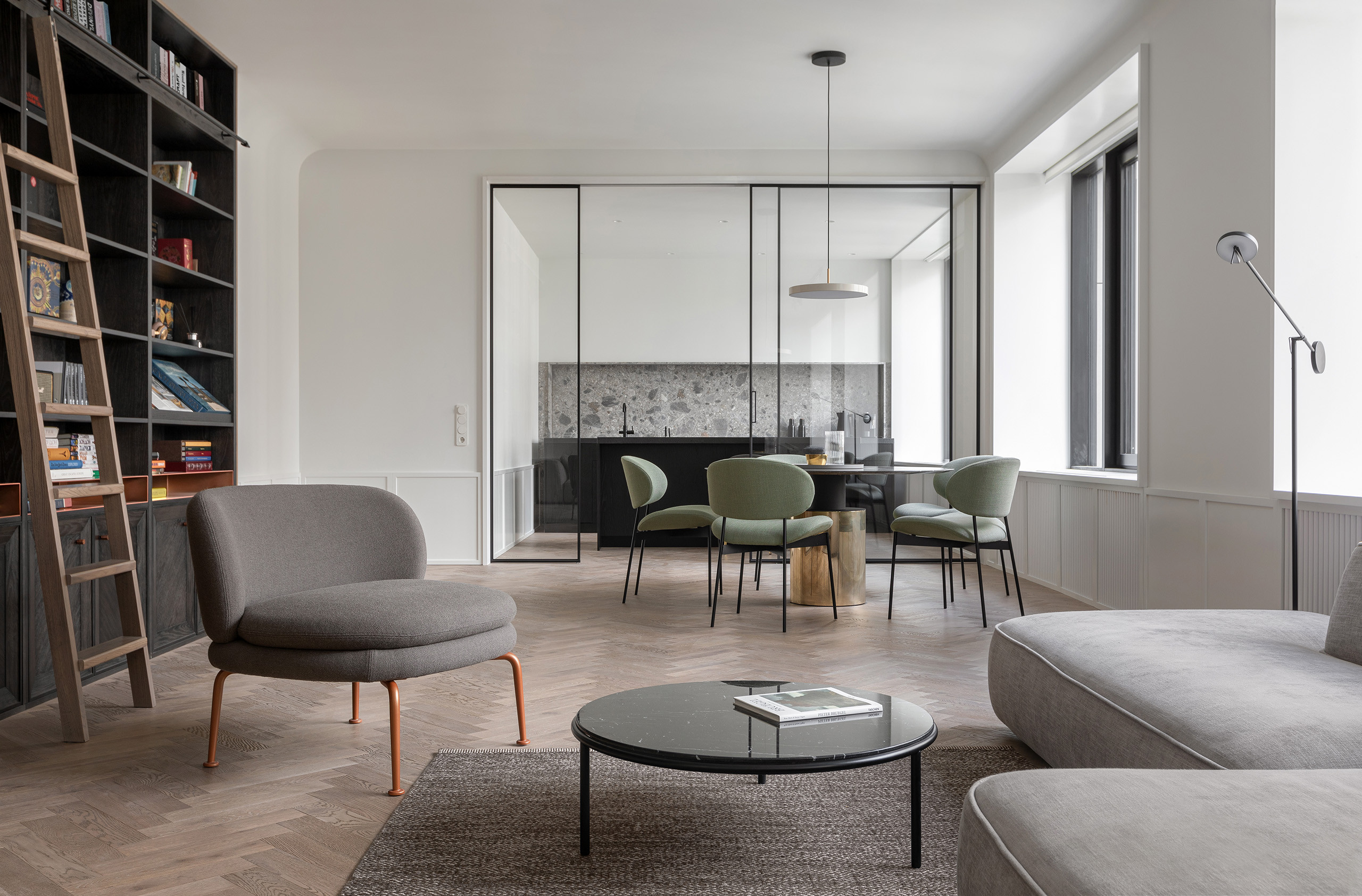 Houzz тур: Минимализм, неоклассика и редкие сорта камня