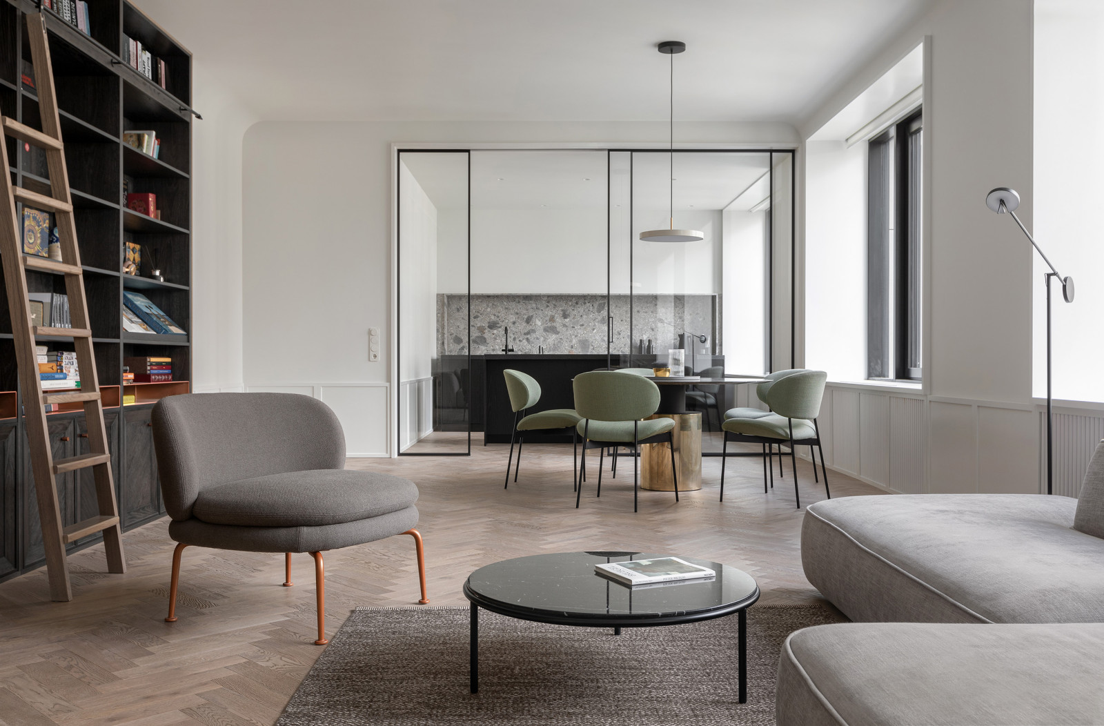 Houzz тур: Минимализм, неоклассика и редкие сорта камня