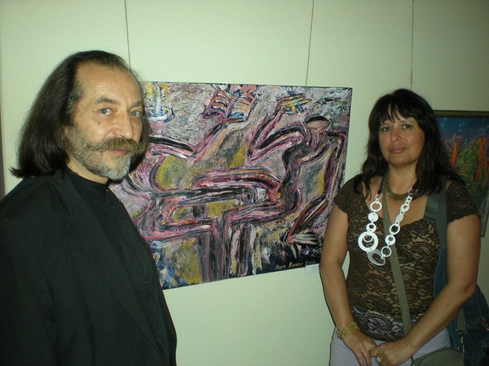 На фоне картин Лики Волчек