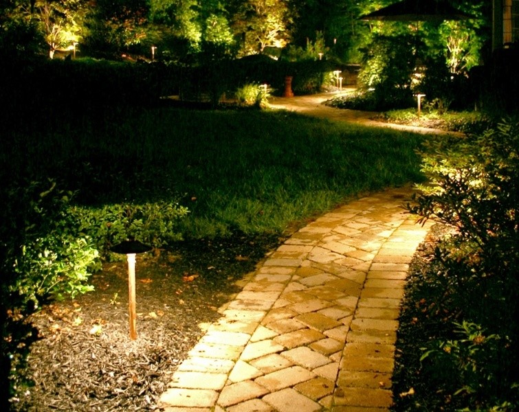 Декоративное ландшафтное освещение