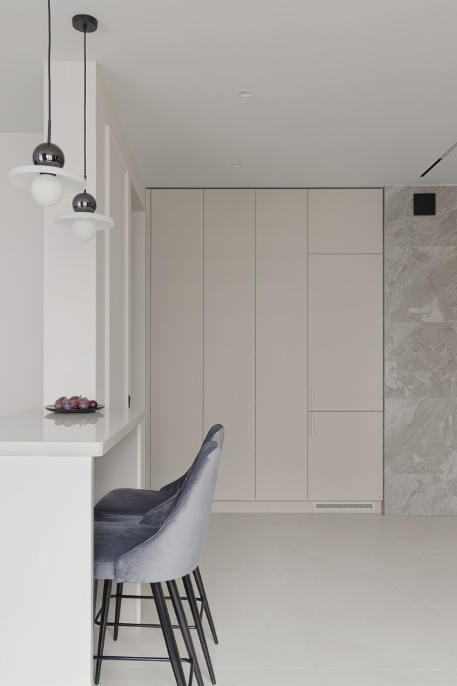 Шкаф встроенный холодильник в гостиной