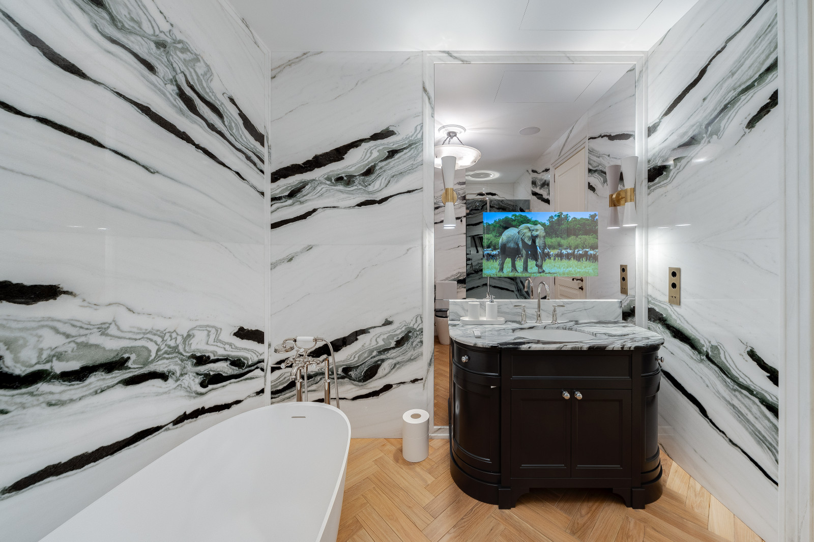 Телевизор в ванной на Котельнической