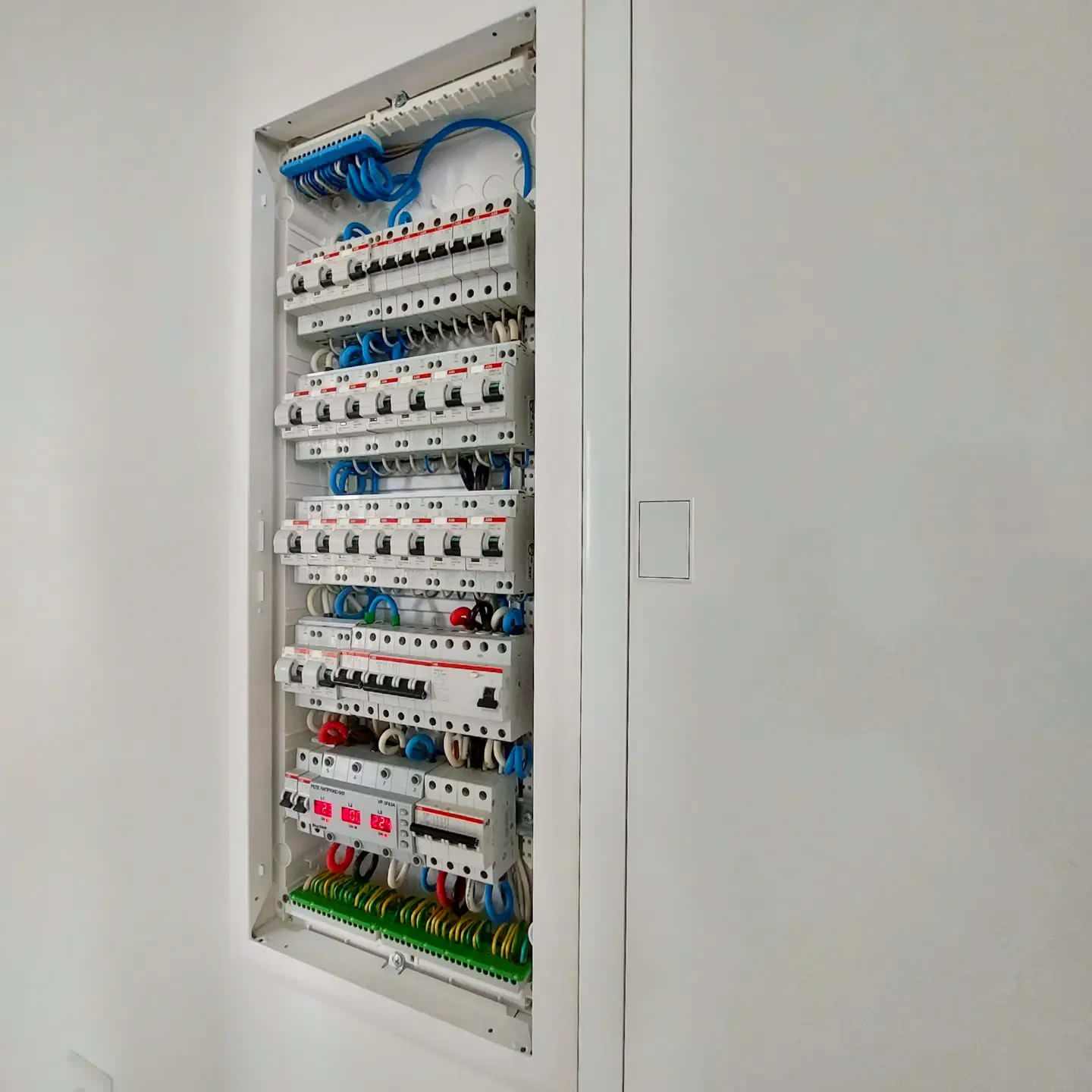 ЭЛЕКТРОМОНТАЖНЫЕ РАБОТЫ