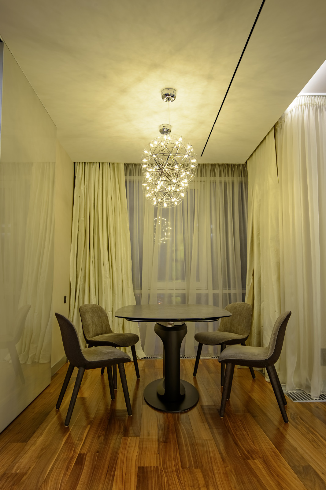 Сценарное освещение. Моторизированные шторы.