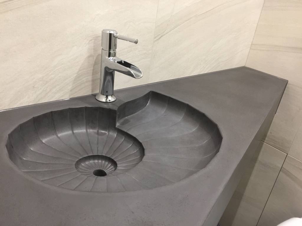 Обложка проекта: Раковина из бетона в форме ракушки