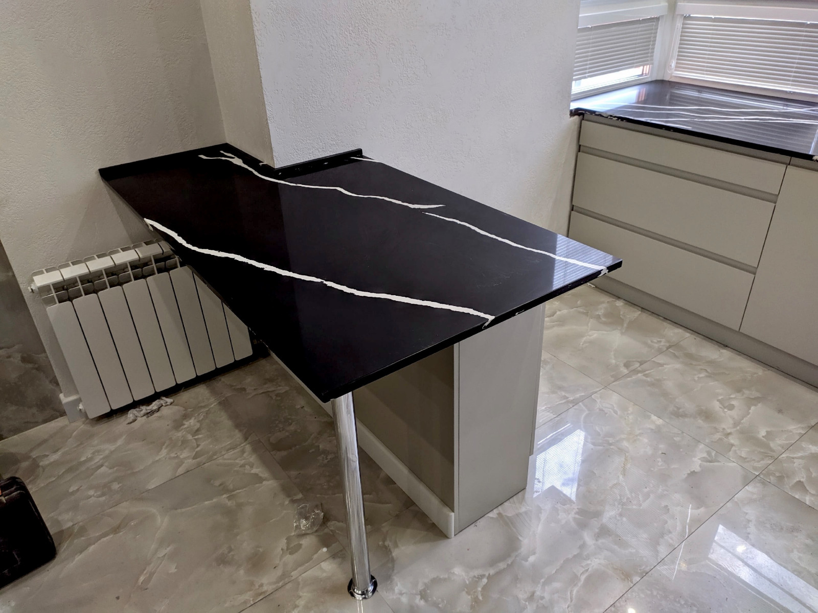 Обложка проекта: Столешница и мойка из кварцевого агломерата, цвет Calacatta