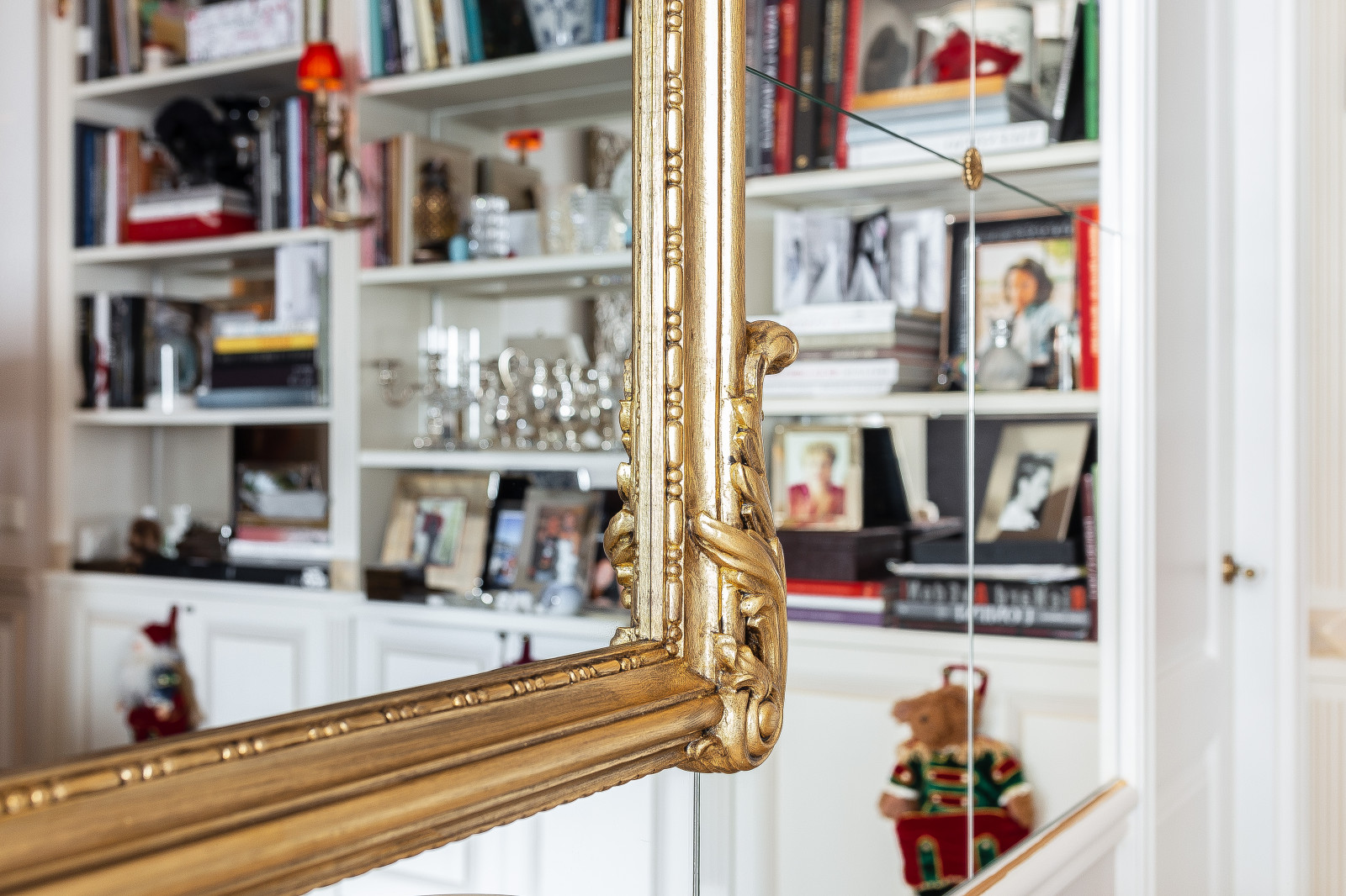 Зеркальный телевизор в итальянском багете.