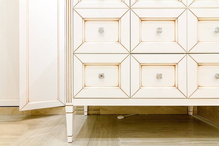 Тумба в ванную с ящиками.